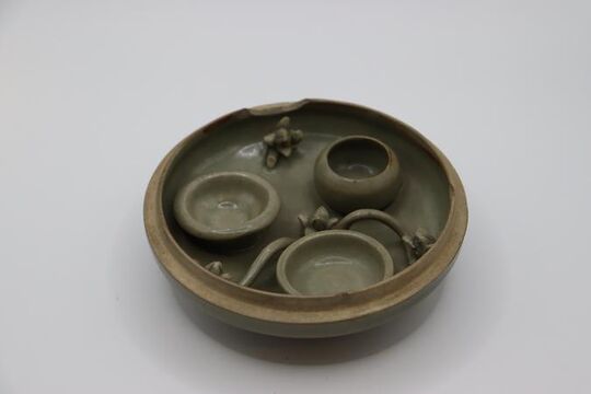 box; cosmetic-vessel