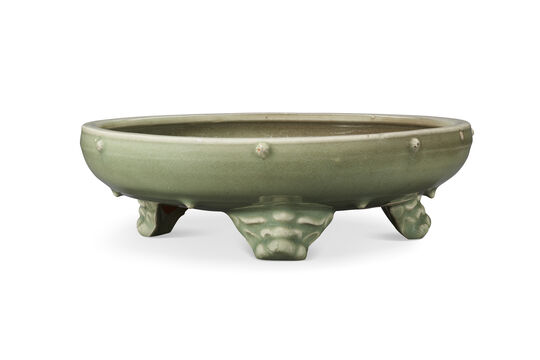 A Longquan Celadon Tripod Censer