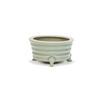 A Longquan Celadon Tripod Censer