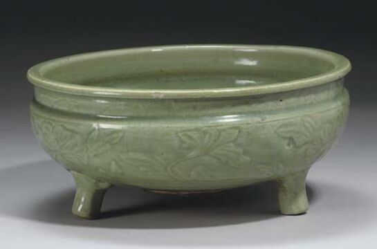 A Chinese celadon glazed 'Longquan' tripod censer, 16th early 17th century