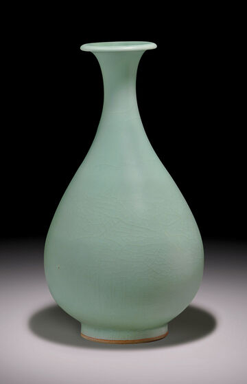 A Longquan Celadon Pear-Shaped Vase, Yuhuchunping
