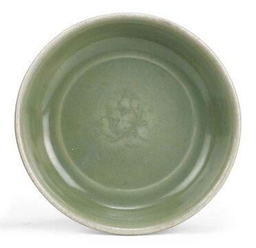 A Chinese Ming longquan celadon small dish