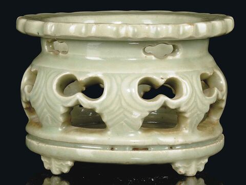 A Chinese Longquan Celadon Stand