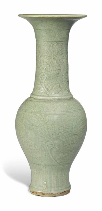 A Longquan Celadon-Glazed 'Phoenix Tail' Vase