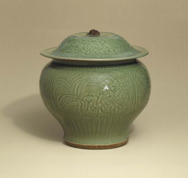A Large Longquan Celadon Jar And Cover, Guan