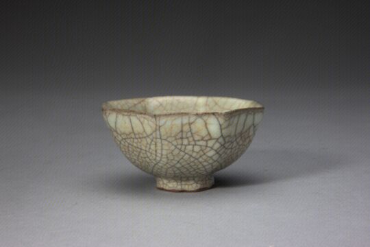 哥窑青釉八方杯