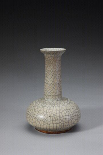 哥窑青釉弦纹瓶