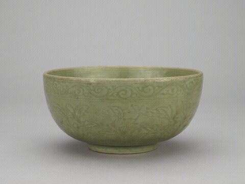 青釉里外暗花碗