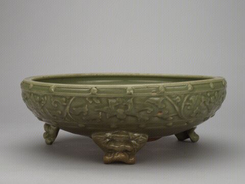 青釉凸花三足炉