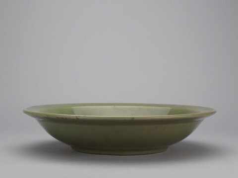 青釉划花折沿盘