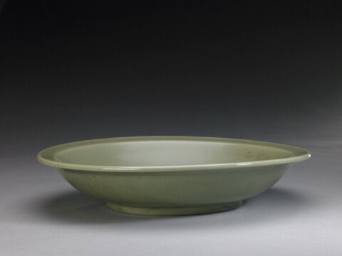 青釉划花折沿盘