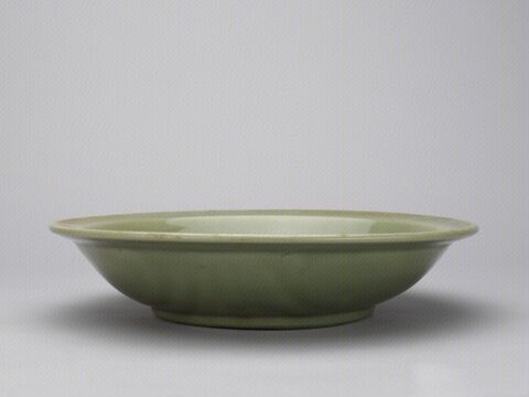 青釉划花折沿盘