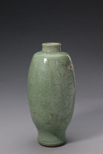 青釉缠枝牡丹纹灯笼尊