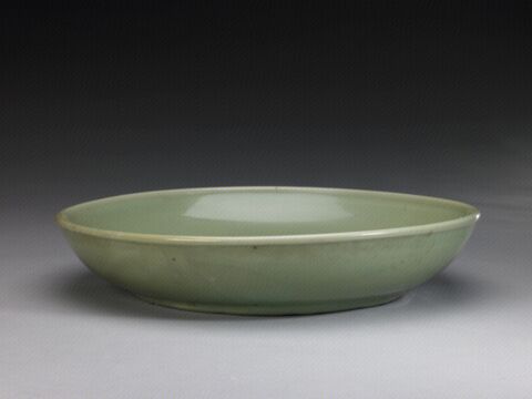 青釉划花牡丹纹盘