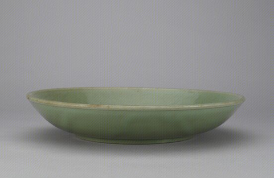 青釉刻花锦纹盘