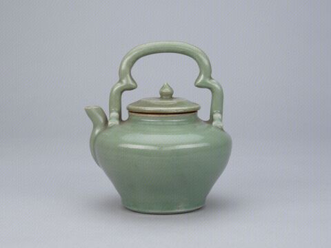 青釉提梁壶