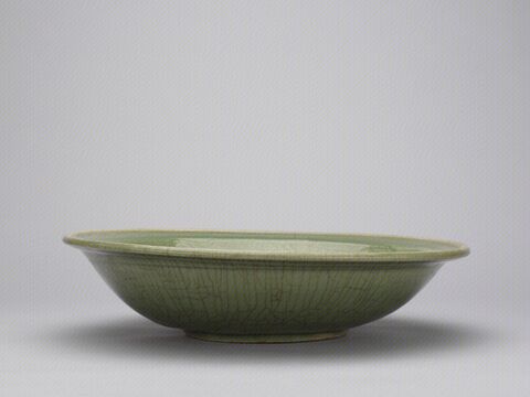 青釉刻云龙纹折沿盘