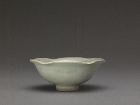 青釉荷叶式小碗