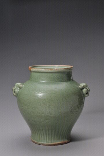 青釉缠枝牡丹纹兽耳罐