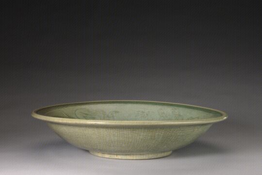 青釉印花龙凤纹盘