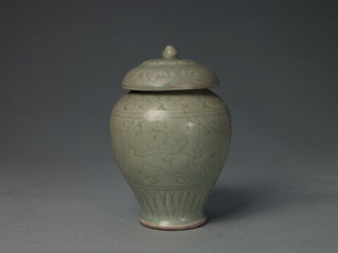 青釉刻花盖罐