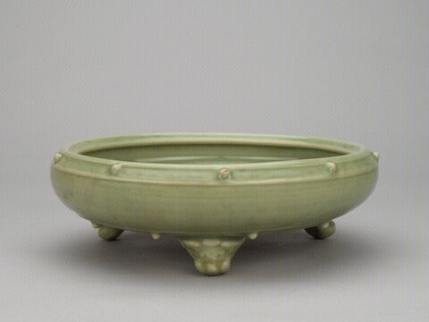 青釉鼓钉三足洗