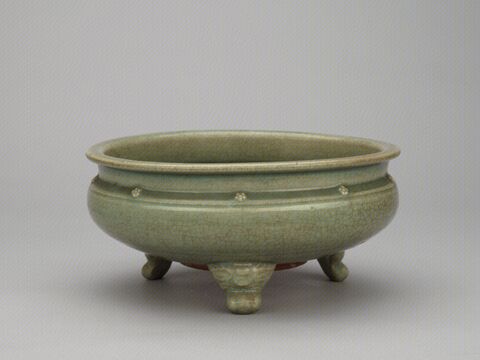 青釉三足炉