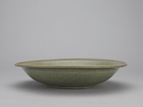 青釉龙凤纹折沿盘