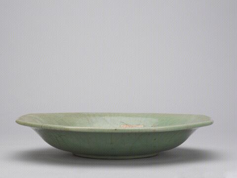 青釉刻花八方盘