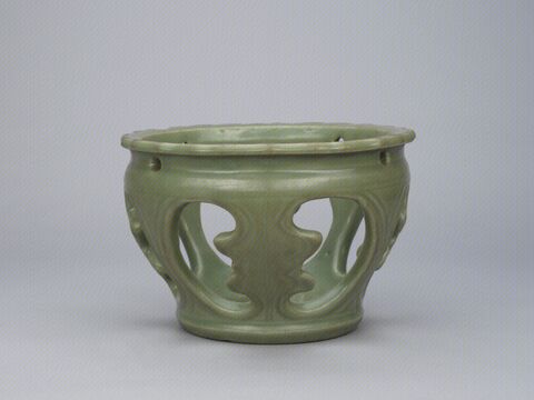 青釉镂空器座