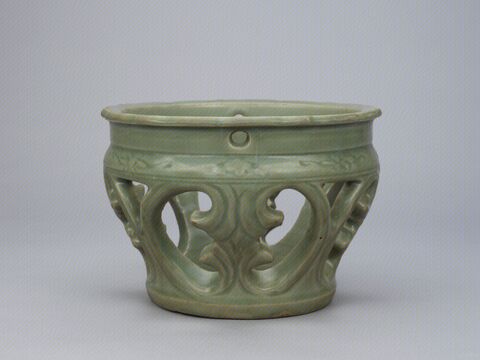 青釉镂空器座