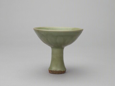 青釉刻花高足碗