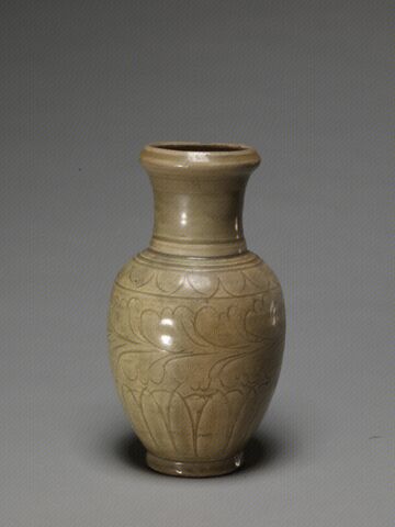 青釉刻花“千秋万岁”瓶