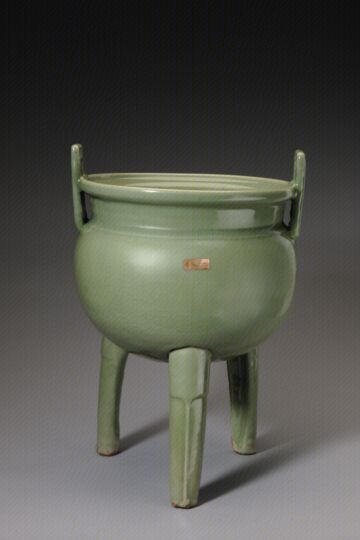 青釉双耳三足炉
