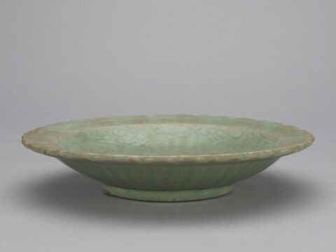 石林款青釉刻花盘