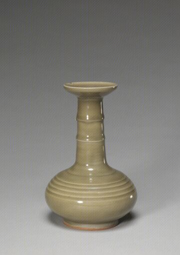 青釉弦纹盘口瓶