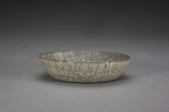 哥窑青灰釉葵瓣口洗