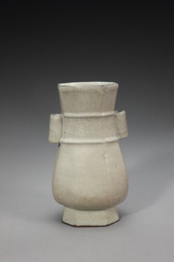 哥窑青釉双耳八方扁瓶　