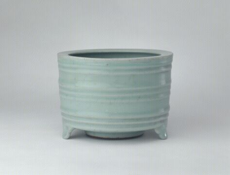 青釉弦纹筒式三足炉　