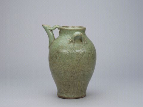 青釉凸花缠枝莲纹双系壶