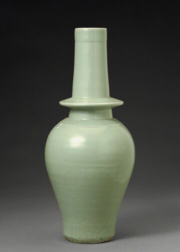 青釉直颈瓶