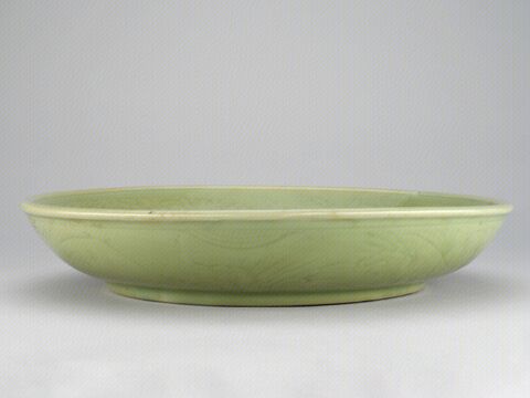 青釉划花茶花纹盘