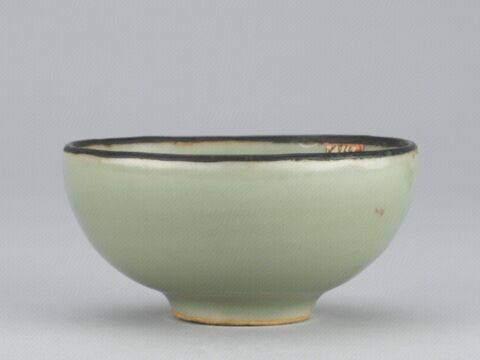 青釉碗