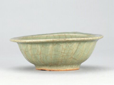 青釉印双鱼纹折沿洗