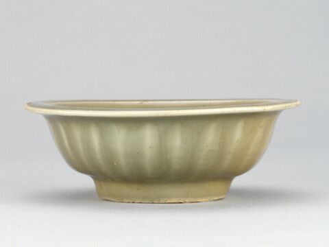 青釉模印双鱼纹折沿洗