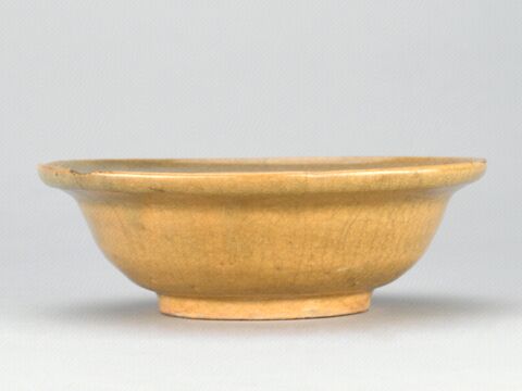 青釉模印双鱼纹折沿洗