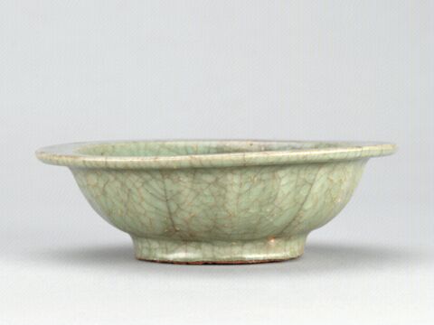 青釉印双鱼纹折沿洗