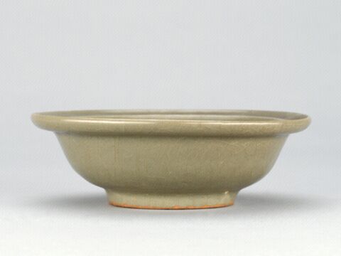 青釉模印双鱼纹菊瓣折沿洗