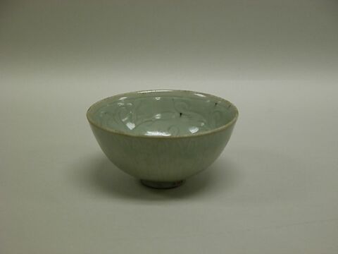 Bowl with floral patterns