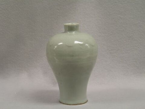 Meiping vase with floral patterns